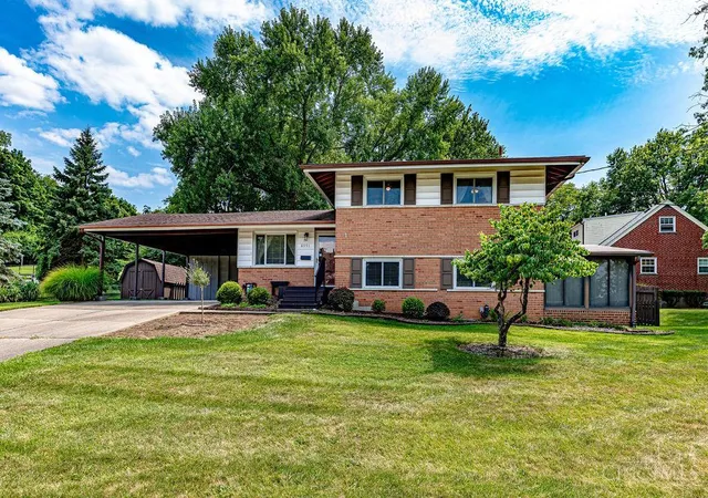 1st image of 8991 Eldora Dr, Sycamore Twp, OH 45236 | MLS# 1888265