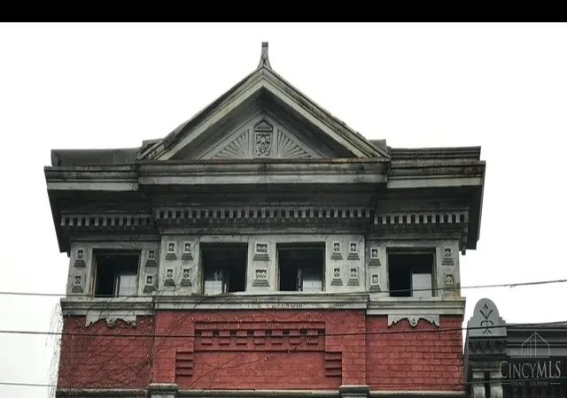 4th image of 425 Whiteman St, Cincinnati, OH 45214