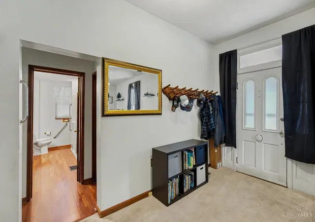 3rd image of 166 Chelsea Pl, Cincinnati, OH 45233