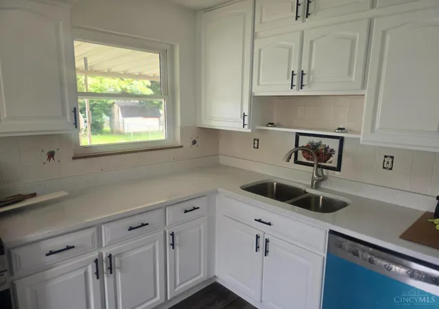 3rd image of 1604 Sanborn Dr, Cincinnati, OH 45215 | MLS# 1888372