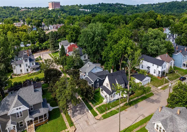 36th image of 4704 Ward St, Cincinnati, OH 45227 | MLS# 1888393