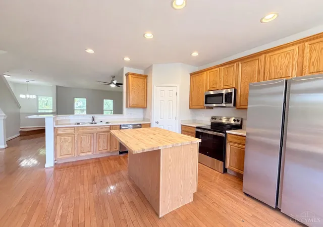 Photo 2 of Townhouse for sale at 1031 Cutter St, Cincinnati, OH 45203 | MLS# 1888433 | Listing updated on 2026-08-27