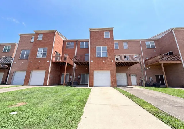 Photo 4 of Townhouse for sale at 1031 Cutter St, Cincinnati, OH 45203 | MLS# 1888433 | Listing updated on 2026-08-27