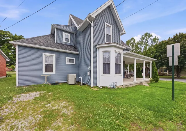 Photo 4 of Single family home for sale at 122 E North St, Hillsboro, OH 45133 | MLS# 1888435 | Listing updated on 2026-10-08