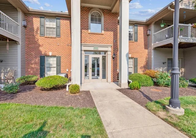 2nd image of 8021 Pinnacle Point Dr #204, West Chester, OH 45069 | MLS# 1888472
