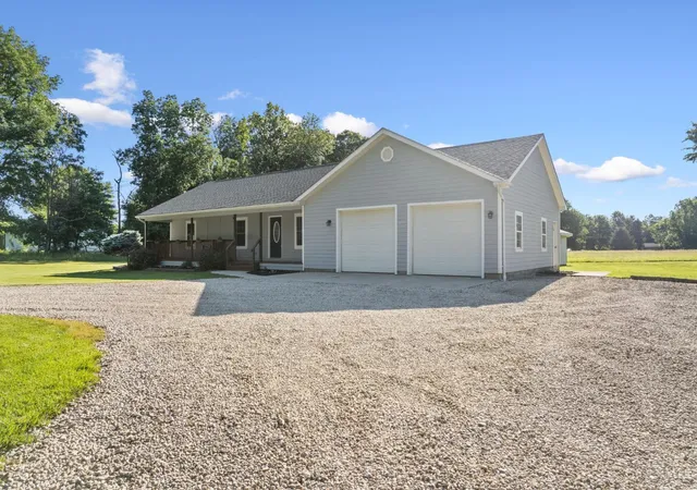 Photo 3 of Single family home for sale at 126 Texas Dr, Jackson Twp, OH 45171 | MLS# 1888471 | Listing updated on 2026-09-26