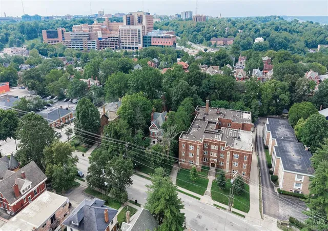 3rd image of 445 Ludlow Ave, Cincinnati, OH 45220 | MLS# 1888541