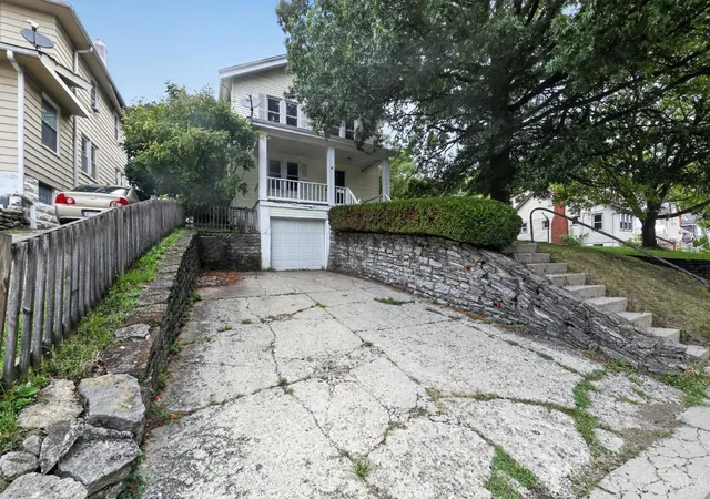 2nd image of 2832 Shaffer Ave, Cincinnati, OH 45211 | MLS# 1887155