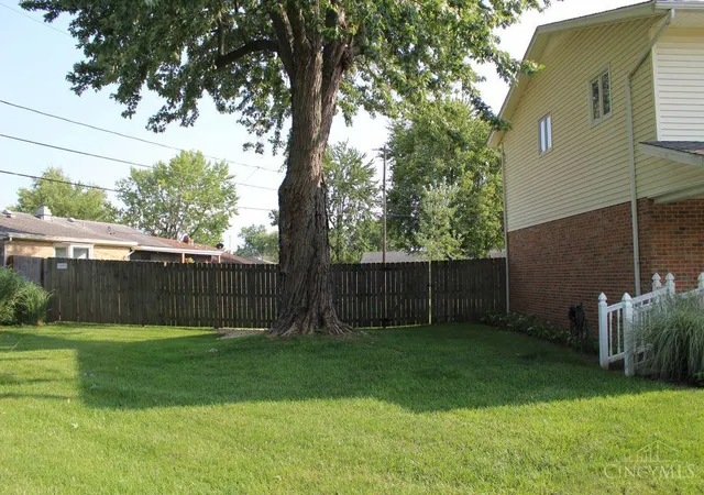 Photo 3 of Single family home for sale at 1060 Mayfair Dr, Wilmington, OH 45177 | MLS# 1888573 | Listing updated on 2026-10-07