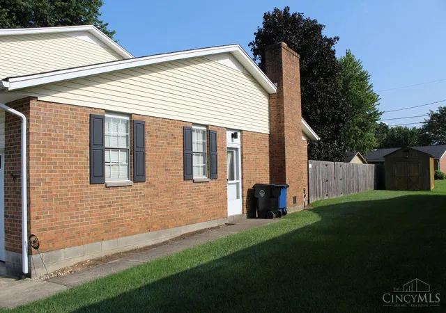 Photo 3 of Single family home for sale at 1060 Mayfair Dr, Wilmington, OH 45177 | MLS# 1888573 | Listing updated on 2026-10-07