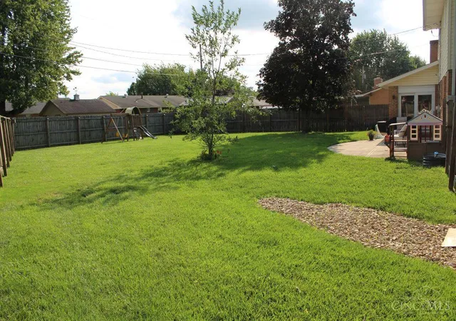 Photo 4 of Single family home for sale at 1060 Mayfair Dr, Wilmington, OH 45177 | MLS# 1888573 | Listing updated on 2026-10-07
