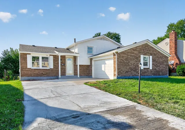 Photo 1 of Sale Pending at 11255 Logenberry Cir, Cincinnati, OH 45240 | MLS# 1888569 | Listing updated on 2026-08-31