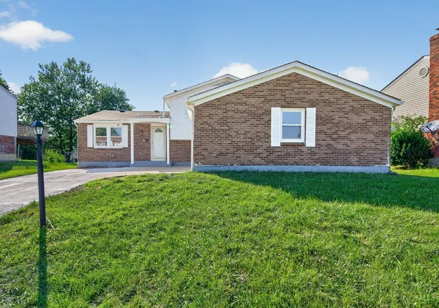 Photo 2 of Sale Pending at 11255 Logenberry Cir, Cincinnati, OH 45240 | MLS# 1888569 | Listing updated on 2026-08-31