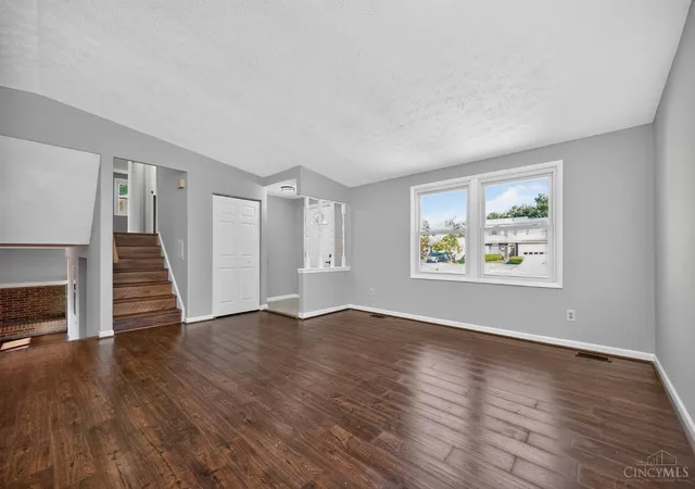 Photo 4 of Sale Pending at 11255 Logenberry Cir, Cincinnati, OH 45240 | MLS# 1888569 | Listing updated on 2026-08-31