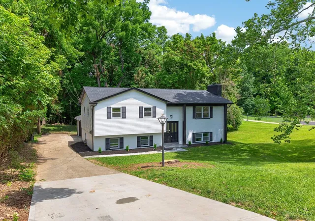 3rd image of 4074 E Kemper Rd, Sharonville, OH 45241 | MLS# 1888585