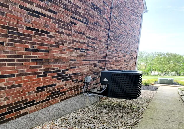 Listing Photo 2 - Condo for sale in building located at 5638 Springdale Rd, Cincinnati, OH 45251 - Unit #6