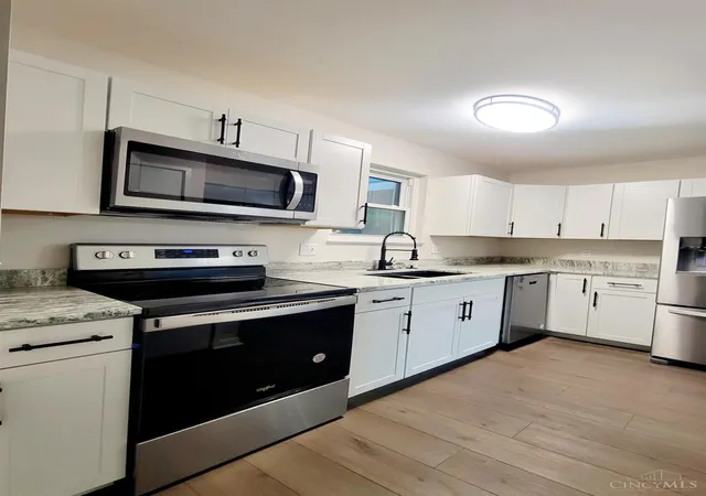 Listing Photo 3 - Condo for sale in building located at 5638 Springdale Rd, Cincinnati, OH 45251 - Unit #6