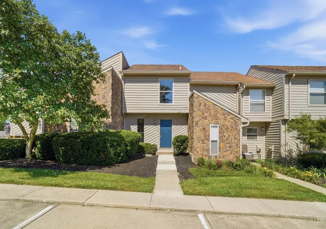 Photo 3 of Townhouse for sale at 4908 Columbia Cir, West Chester, OH 45011 | MLS# 1887843 | Listing updated on 2026-10-01