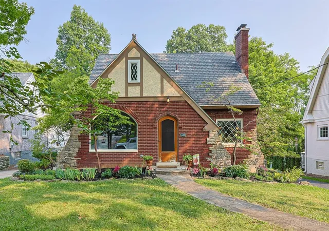 Photo 1 of Sale Pending at 1007 Urbancrest Pl, Cincinnati, OH 45226 | MLS# 1888643 | Listing updated on 2026-08-28