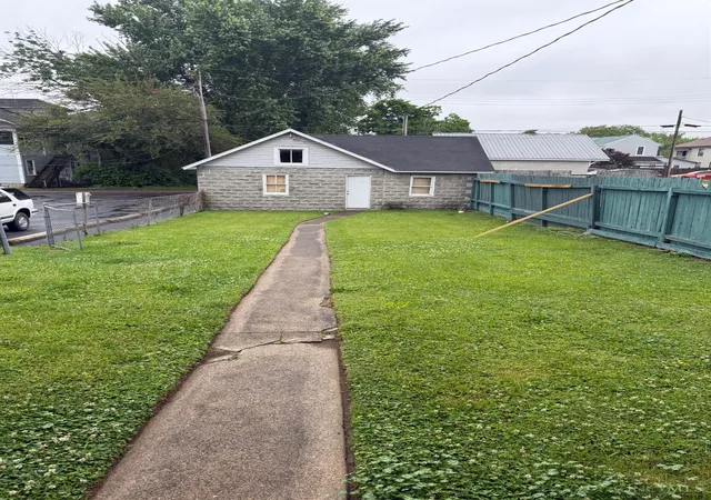 3rd image of 196 W Main St, Wilmington, OH 45177