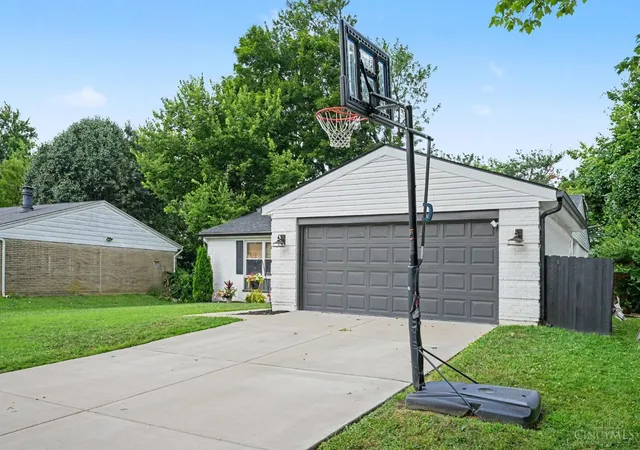 Photo 3 of Sale Pending at 11687 Hinkley Dr, Cincinnati, OH 45240 | MLS# 1888692 | Listing updated on 2026-09-11