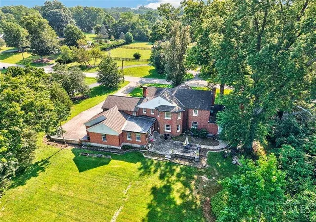 Photo 3 of Single family home for sale at 7225 Meadowbrook Dr, Cincinnati, OH 45237 | MLS# 1888699 | Listing updated on 2026-08-01