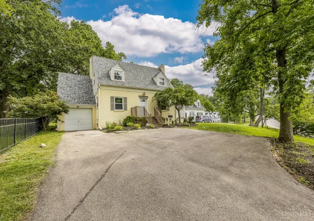 2nd image of 7527 Montgomery Rd, Sycamore Twp, OH 45236 | MLS# 1888765