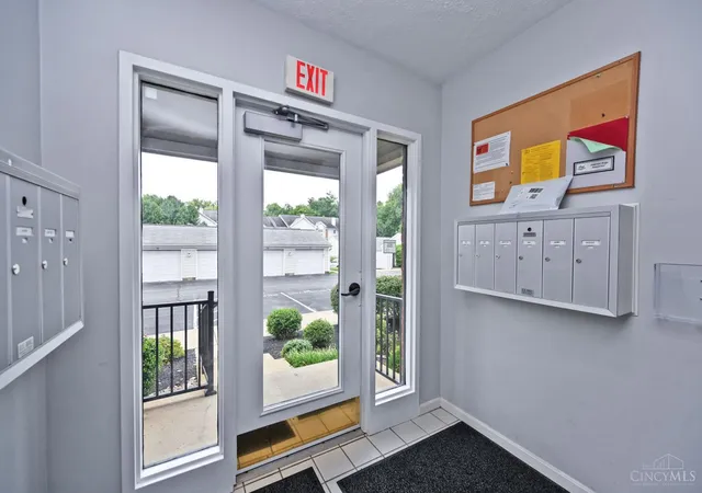 Listing Photo 4 - Condo for sale in building located at 7382 Ridgepoint Dr, Cincinnati, OH 45230 - Unit #7