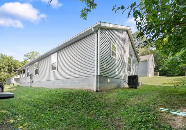 2nd image of 117 Springlake Ave, Hillsboro, OH 45133