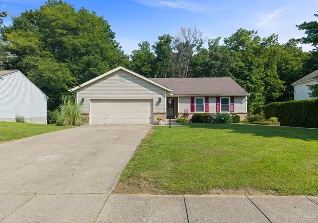 Photo 3 of Single family home for sale at 3923 Little Crk Dr, Batavia Twp, OH 45102 | MLS# 1888779 | Listing updated on 2026-09-23