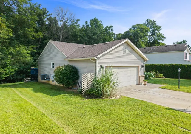 Photo 4 of Single family home for sale at 3923 Little Crk Dr, Batavia Twp, OH 45102 | MLS# 1888779 | Listing updated on 2026-09-23