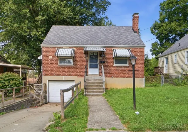 Photo 2 of Single family home for sale at 2945 Royal Glen Dr, Cincinnati, OH 45239 | MLS# 1888648 | Listing updated on 2026-09-28