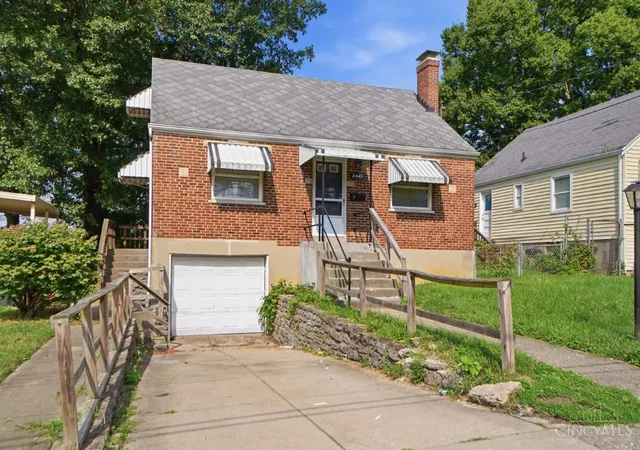 Photo 3 of Single family home for sale at 2945 Royal Glen Dr, Cincinnati, OH 45239 | MLS# 1888648 | Listing updated on 2026-09-28