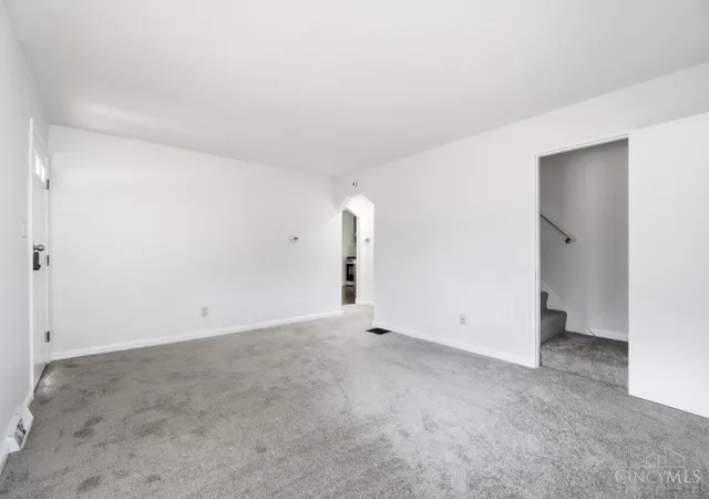 Photo 4 of Single family home for sale at 2945 Royal Glen Dr, Cincinnati, OH 45239 | MLS# 1888648 | Listing updated on 2026-09-28