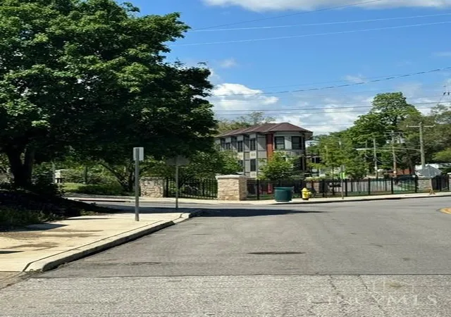 Photo 2 of Single family home for sale at 229 Dorchester Ave, Cincinnati, OH 45219 | MLS# 1888680 | Listing updated on 2026-08-03
