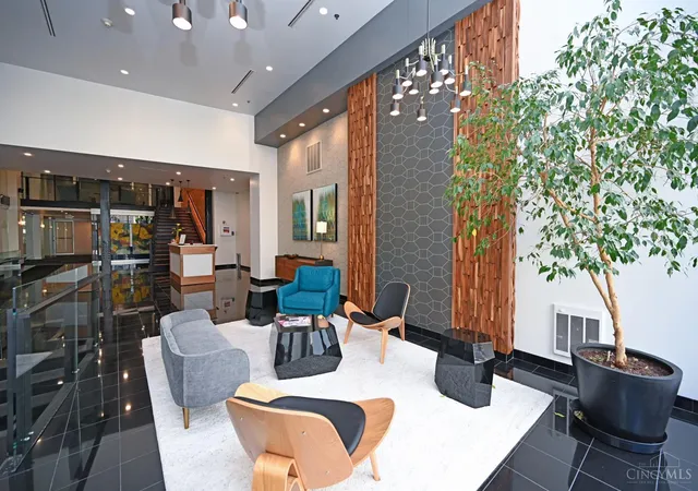 Listing Photo 5 - Condo for sale in building located at 15 W 4Th St, Cincinnati, OH 45202 - Unit #401