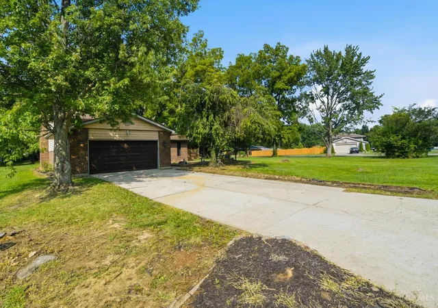Photo 2 of Sale Pending at 6332 Shannon Dr, Fairfield Twp, OH 45011 | MLS# 1888834 | Listing updated on 2026-08-12