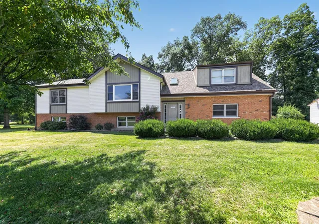 1st image of 120 Haw Dr, Franklin Twp, OH 45171 | MLS# 1884831