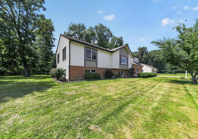 Photo 3 of Single family home for sale at 120 Haw Dr, Franklin Twp, OH 45171 | MLS# 1884831 | Listing updated on 2026-08-13