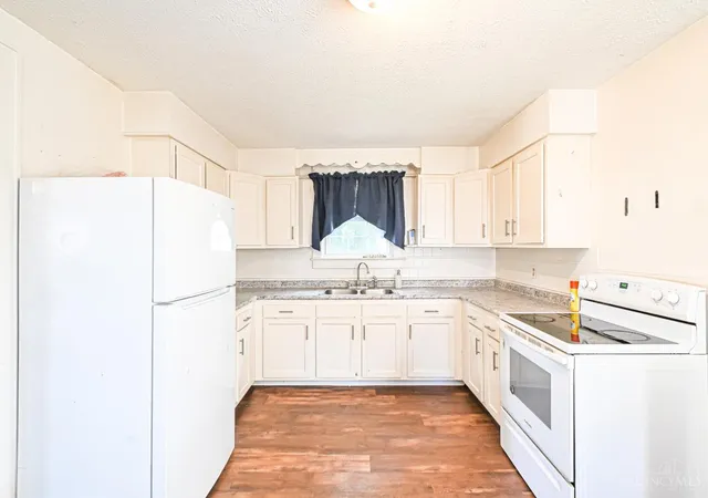 Photo 3 of Sale Pending at 19 W 7th Street, Franklin, OH 45005 | MLS# 1888664 | Listing updated on 2026-08-10