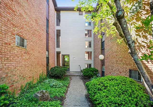 2nd image of 4908 Chalet Dr #405, Cincinnati, OH 45217 | MLS# 1888912