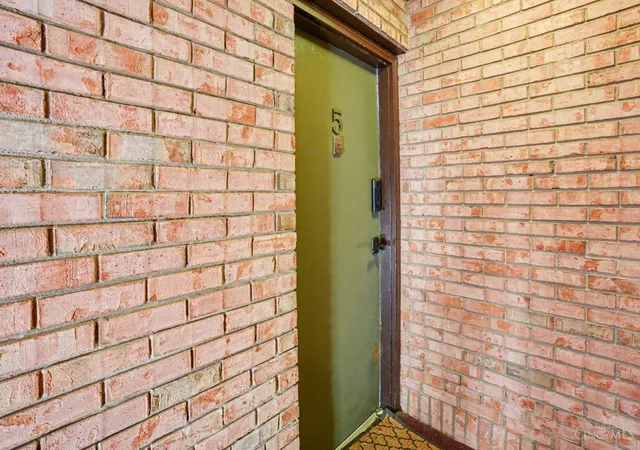3rd image of 4908 Chalet Dr #405, Cincinnati, OH 45217 | MLS# 1888912