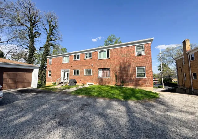 2nd image of 1735 Sutton Ave, Cincinnati, OH 45230