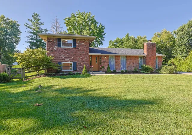 2nd image of 8608 Zenith Ct, Springfield Twp., OH 45231 | MLS# 1888964