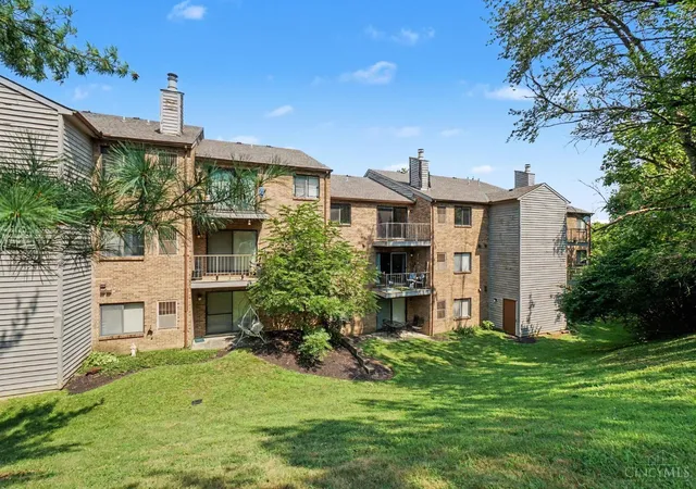 2nd image of 1544 W Galbraith Rd #412, North College Hill, OH 45231 | MLS# 1888885