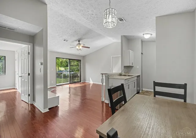 3rd image of 1544 W Galbraith Rd #412, North College Hill, OH 45231 | MLS# 1888885
