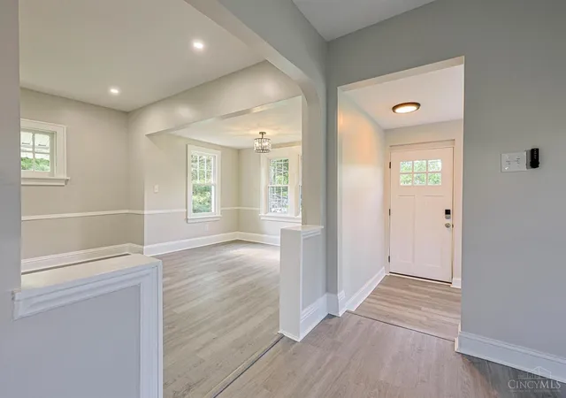 3rd image of 692 W Kemper Rd, Springdale, OH 45246 | MLS# 1888916