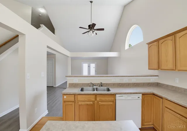 Photo 3 of Sale Pending at 623 Quail Holw Dr, Trenton, OH 45067 | MLS# 1889004 | Listing updated on 2026-09-16