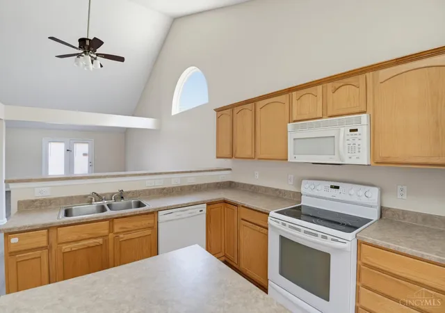 Photo 3 of Sale Pending at 623 Quail Holw Dr, Trenton, OH 45067 | MLS# 1889004 | Listing updated on 2026-09-16