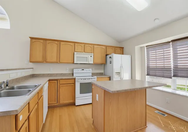 Photo 4 of Sale Pending at 623 Quail Holw Dr, Trenton, OH 45067 | MLS# 1889004 | Listing updated on 2026-09-16